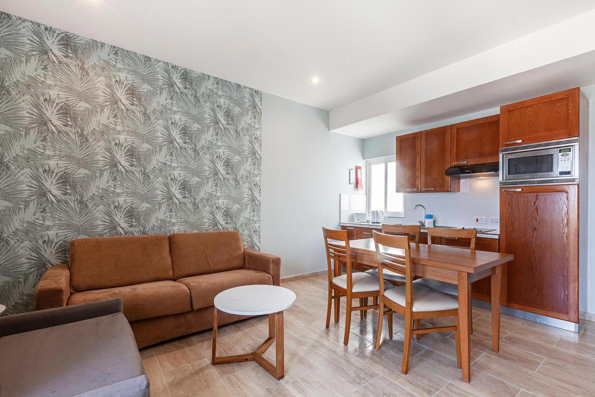 Deluxe One-Bedroom Apartment Inland